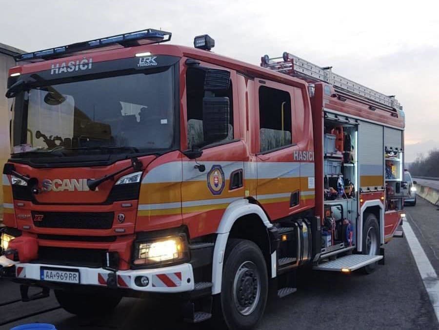 Nehoda pri Vidinej: Osobné auto narazilo do kamióna