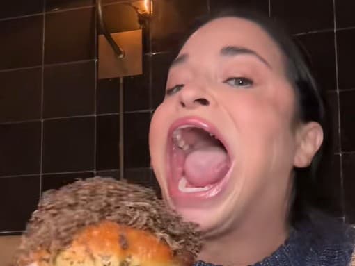 Samantha Ramsdellová opäť šokuje: Zhltla koláč na jeden hlt!