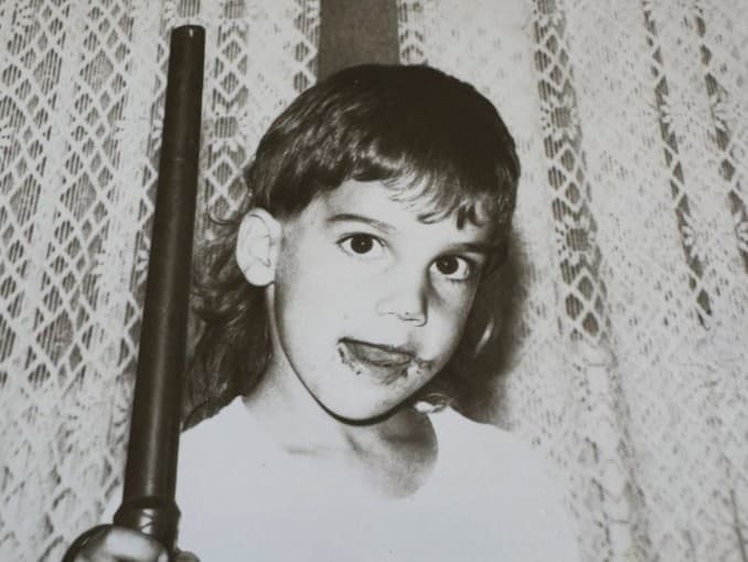 Kto je tajomný slovenský moderátor na fotografii?