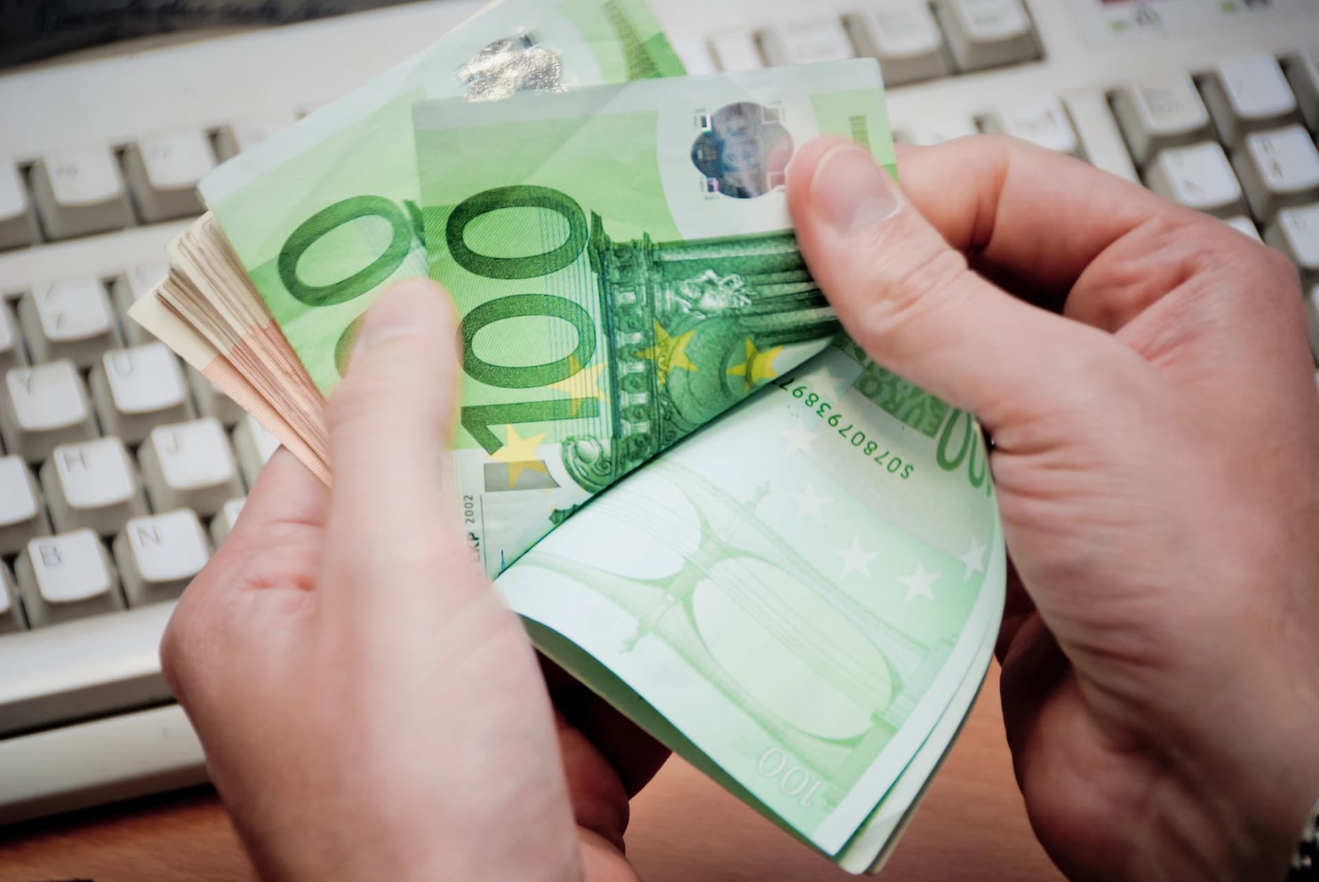 Ako prežiť rok 2026 s plnou peňaženkou: Odborník radí