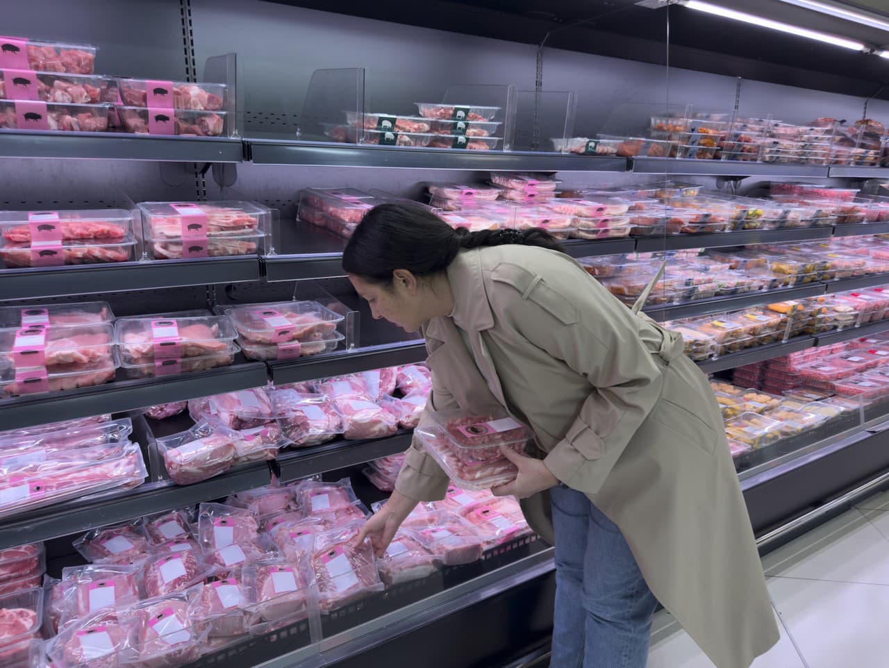 Pokazené mäso v obchodoch: Inšpektori stiahli viac ako 3 tony