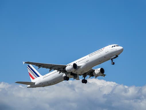 Tragédia na palube: Dieťa zomrelo počas letu do Paríža