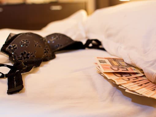 Bizarná situácia v Dubaji: Cudzinci uviaznutí vo vojne a prostitútky v raji