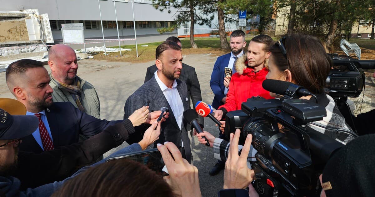 Pád strechy v Komárne: Minister nevylučuje vplyv zemetrasenia