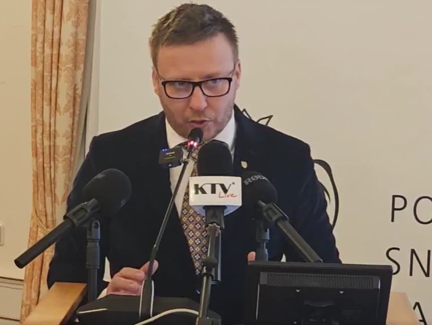 Český vedec podáva trestné oznámenie na Kotlára za jeho výroky