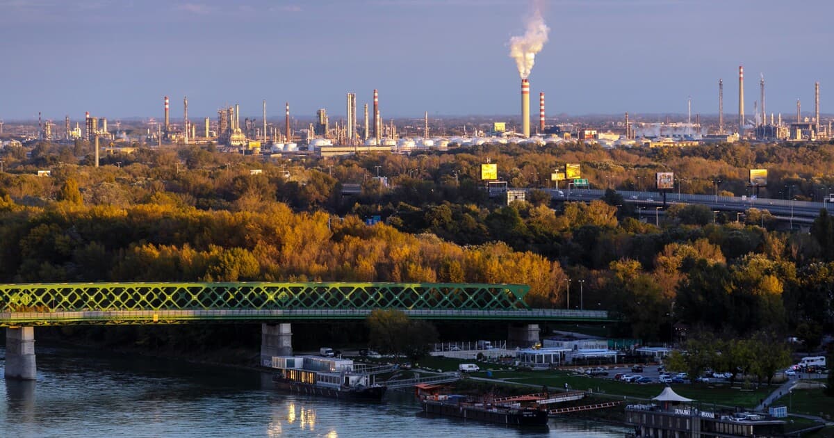 Slovnaft zastavuje vývoz nafty na Ukrajinu, zameria sa na domáci trh