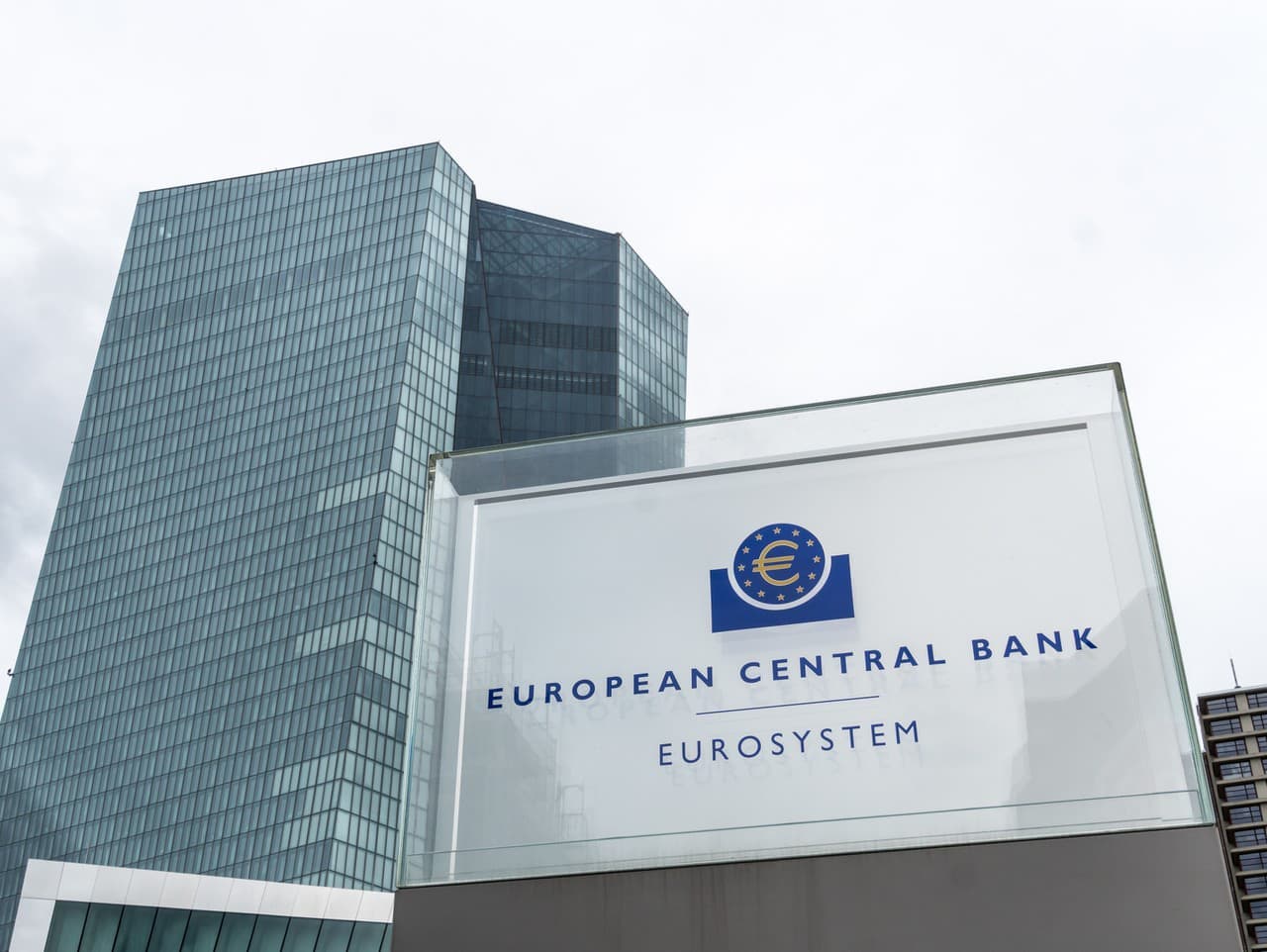 Europoslanci potvrdili dôležitosť nezávislosti ECB pre stabilitu cien