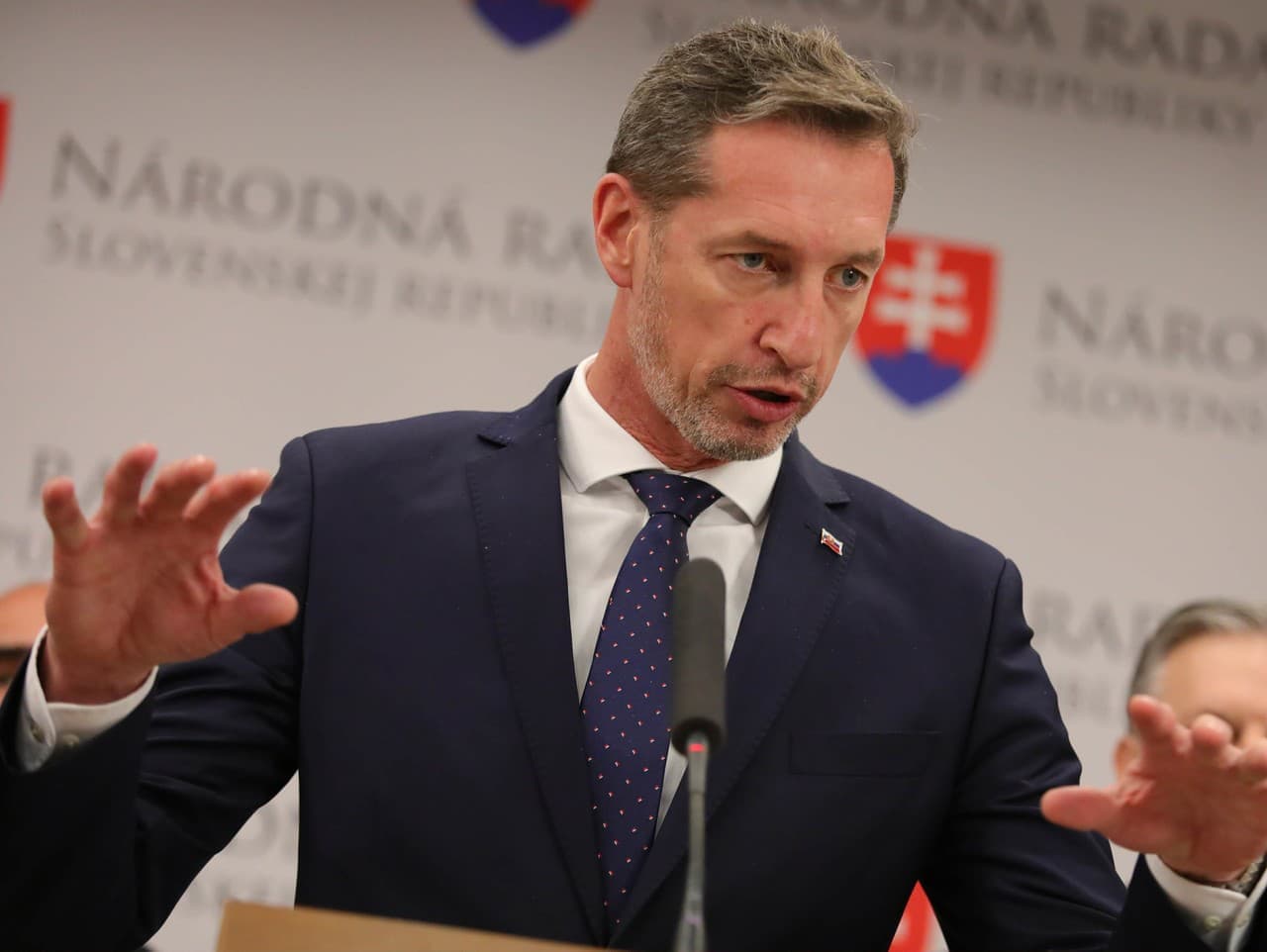 KDH kritizuje vládu za konsolidáciu, požaduje zmeny v ekonomike