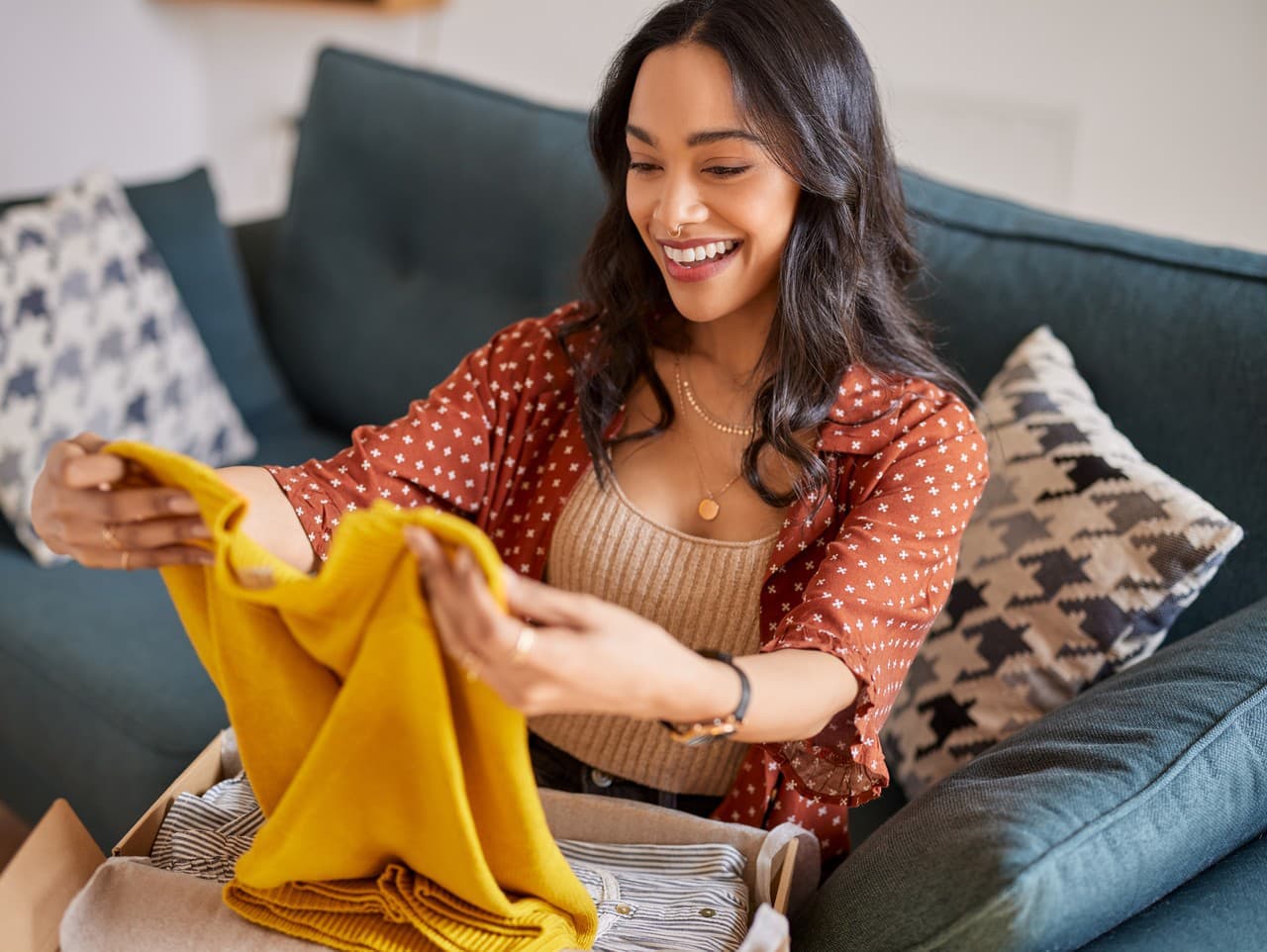 Tajomstvo trojuholníka na mikine: Praktická funkcia alebo len ozdoba?