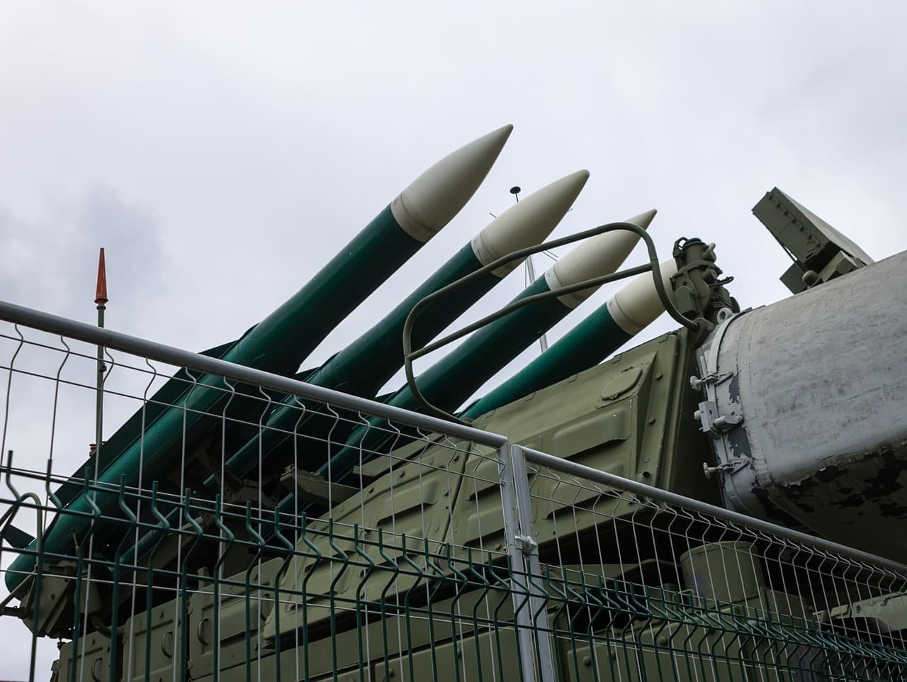 Vojaci oslavovali vznik SR delostreleckými sálvami