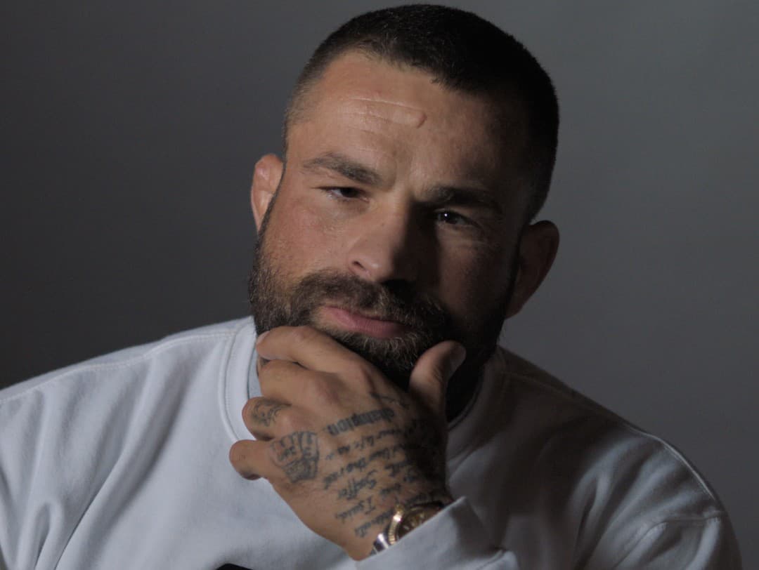 Karlos Vémola: Vianoce v nemocnici a razia policajtov