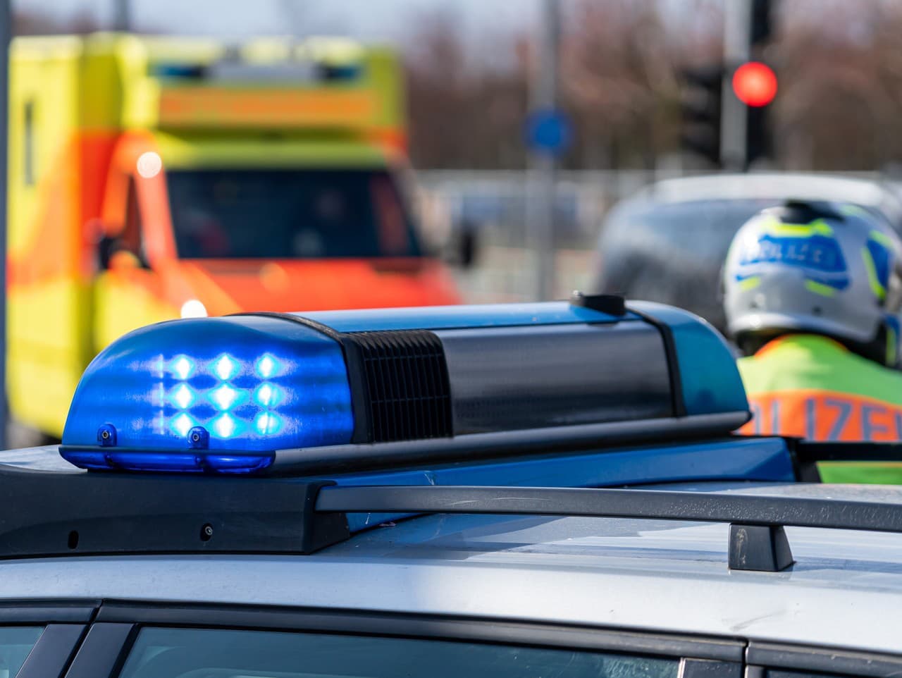 Muž v Nemecku zadržaný za kreslenie svastík vlastnou krvou