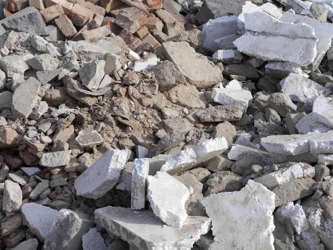 Tragédia v Tripolise: Zrútil sa bytový dom, 14 obetí