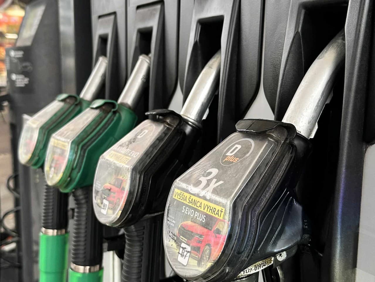 Napätie okolo Iránu môže zdražiť palivá a letenky na Slovensku