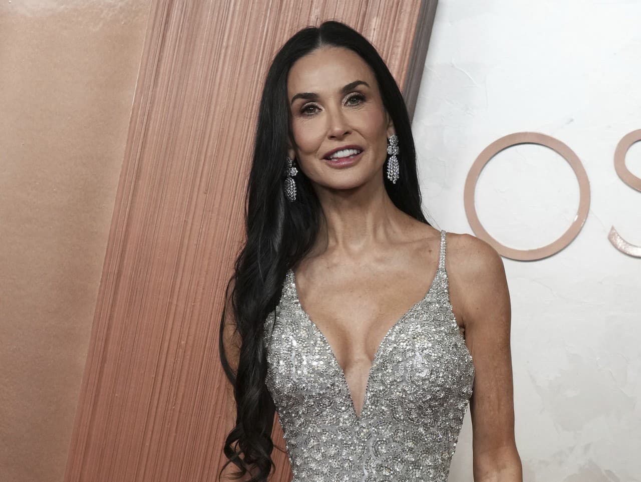 Demi Moore v Miláne: Nový záhadný muž po jej boku?