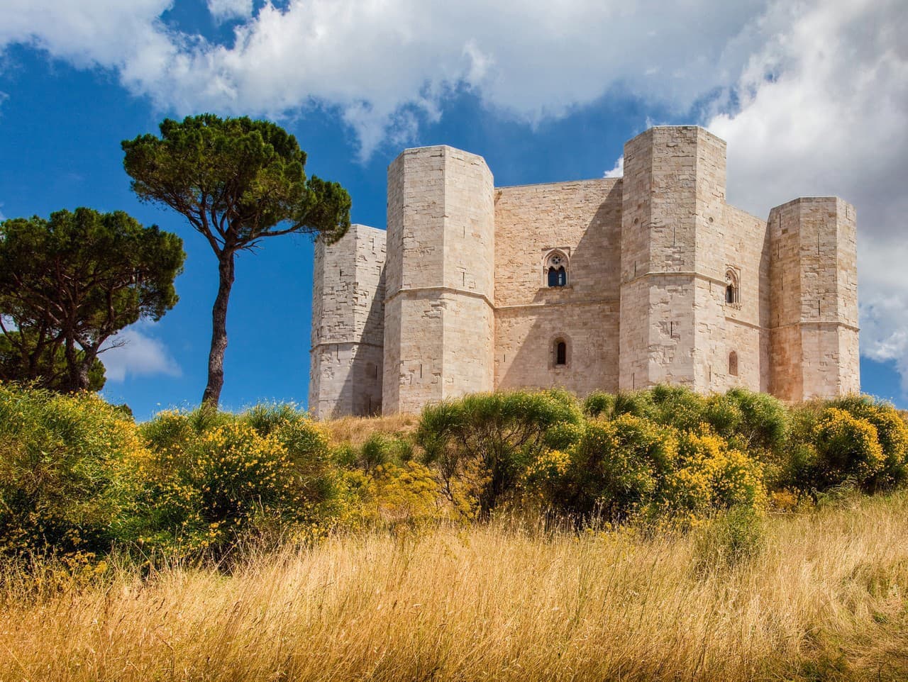 Tajomná krása hradu Castel del Monte v Apúlii
