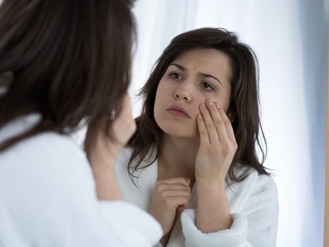 Prečo sa ráno budíme s vačkami pod očami?