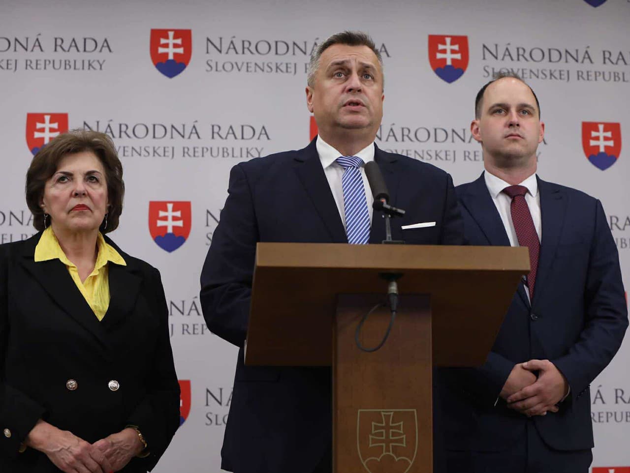 SNS podporuje Fica, očakáva obmedzenie dodávok elektriny na Ukrajinu