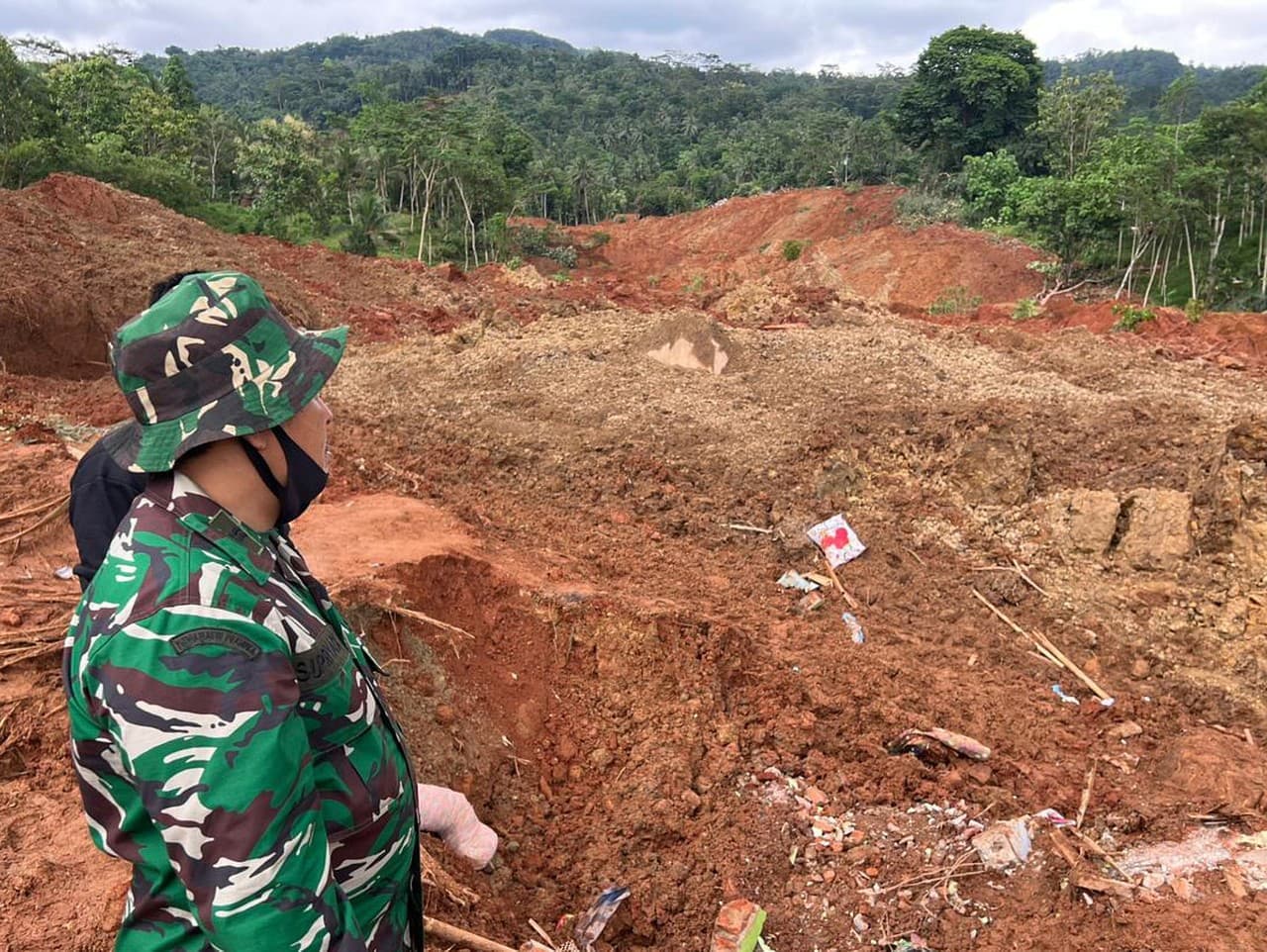 Zosuvy pôdy v Indonézii: Tragédia si vyžiadala životy a desiatky nezvestných