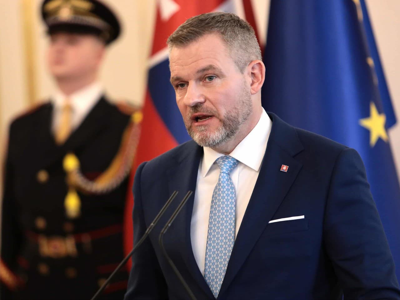 Prezident Pellegrini verí vo vládu pri obhajobe ústavy