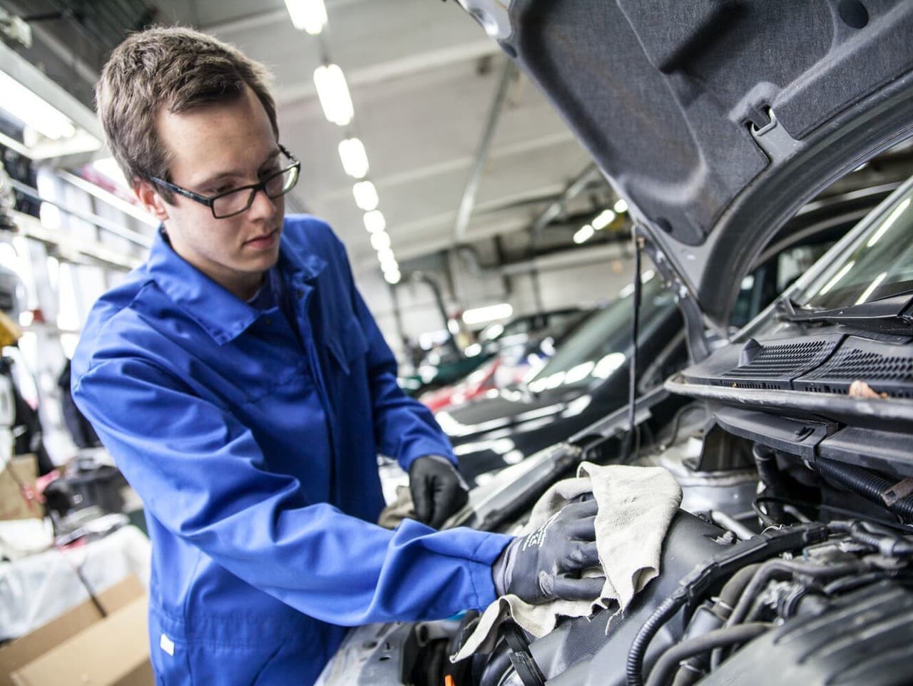 Prečo čistota v autoservisoch ovplyvňuje dôveru zákazníkov