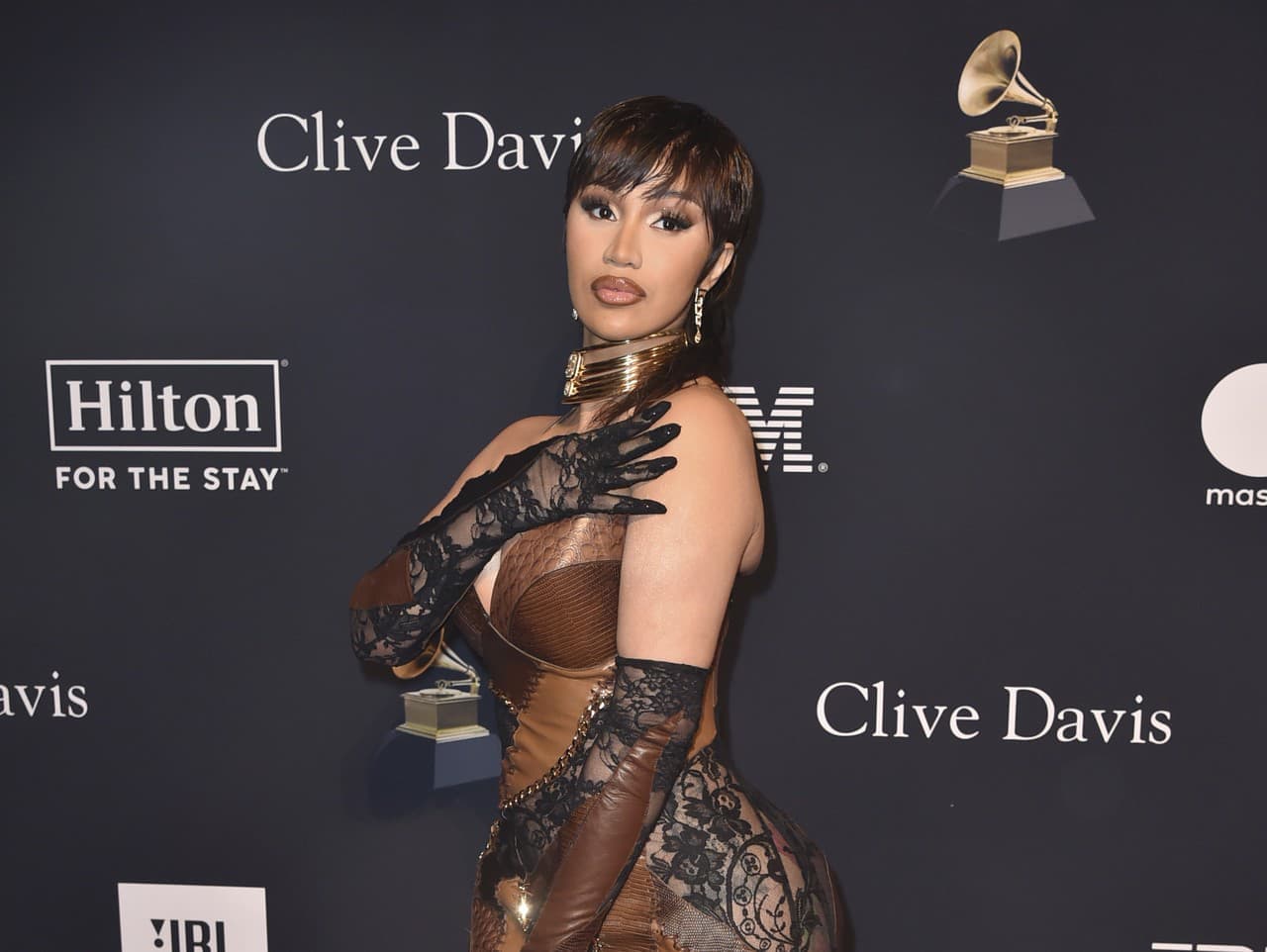 Cardi B zažila trapas na Super Bowl párty: Nečakaný pád s robotom