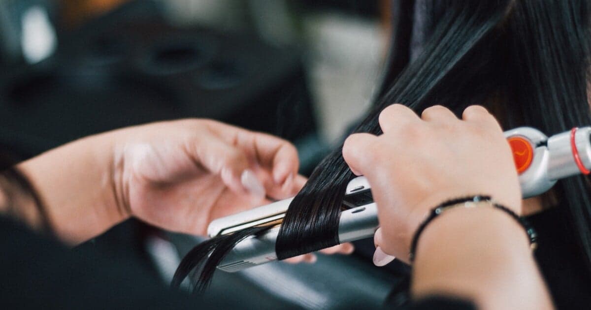 Nebezpečné žehličky na vlasy stiahnuté z predaja na Slovensku