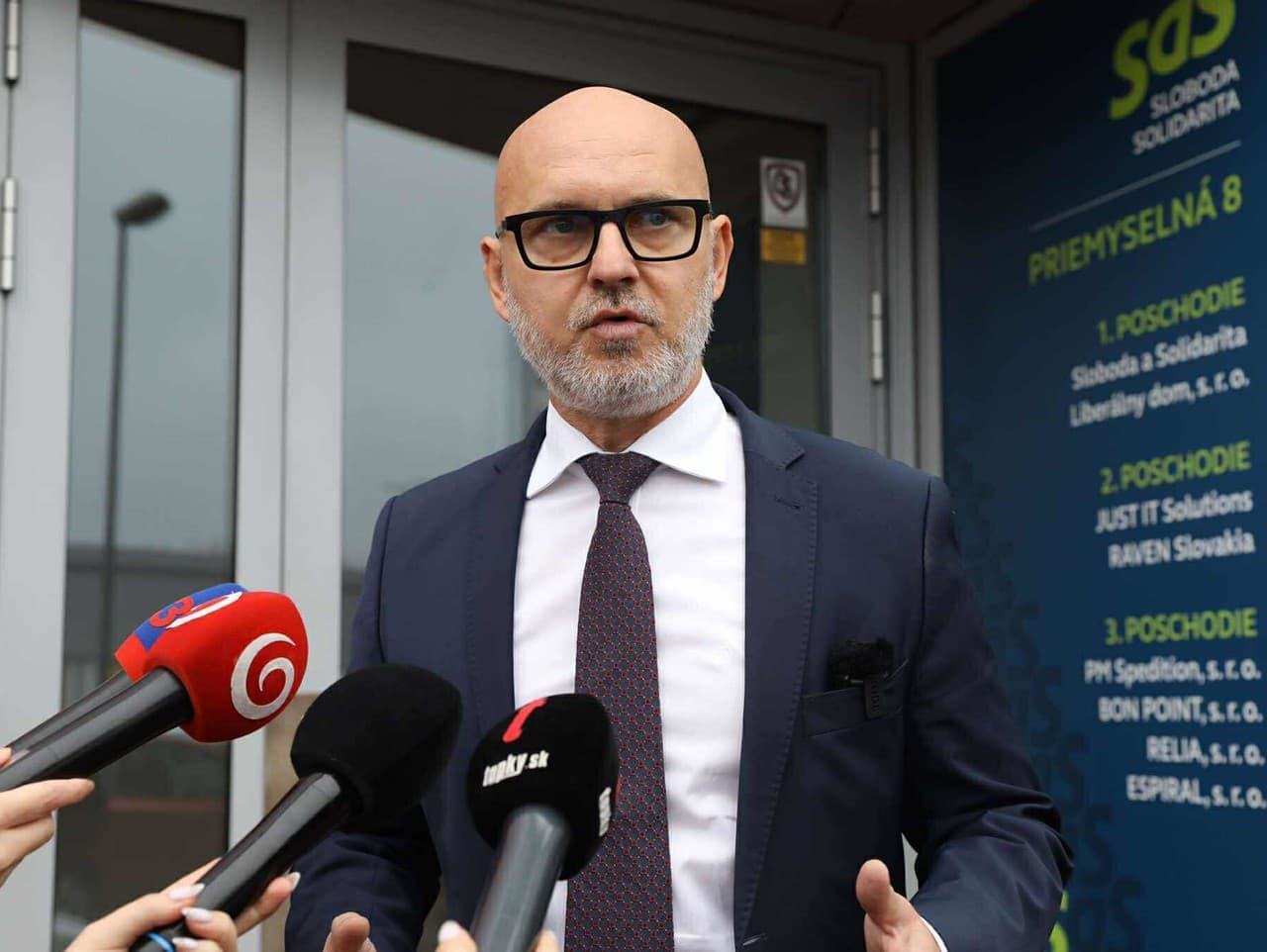 Opozícia ostro kritizuje zrušenie Úradu na ochranu oznamovateľov