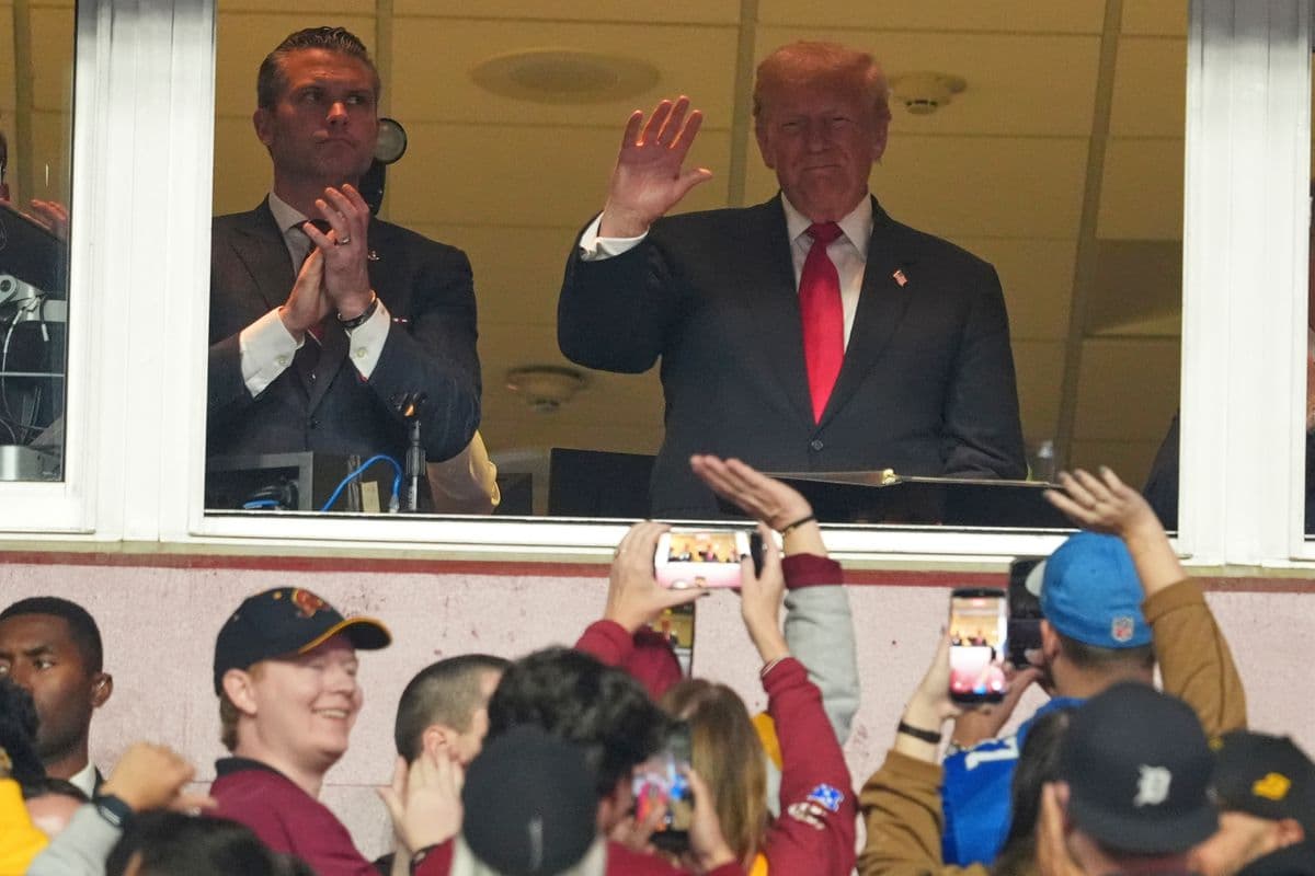 Donald Trump navštívil zápas NFL, historická udalosť po 50 rokoch