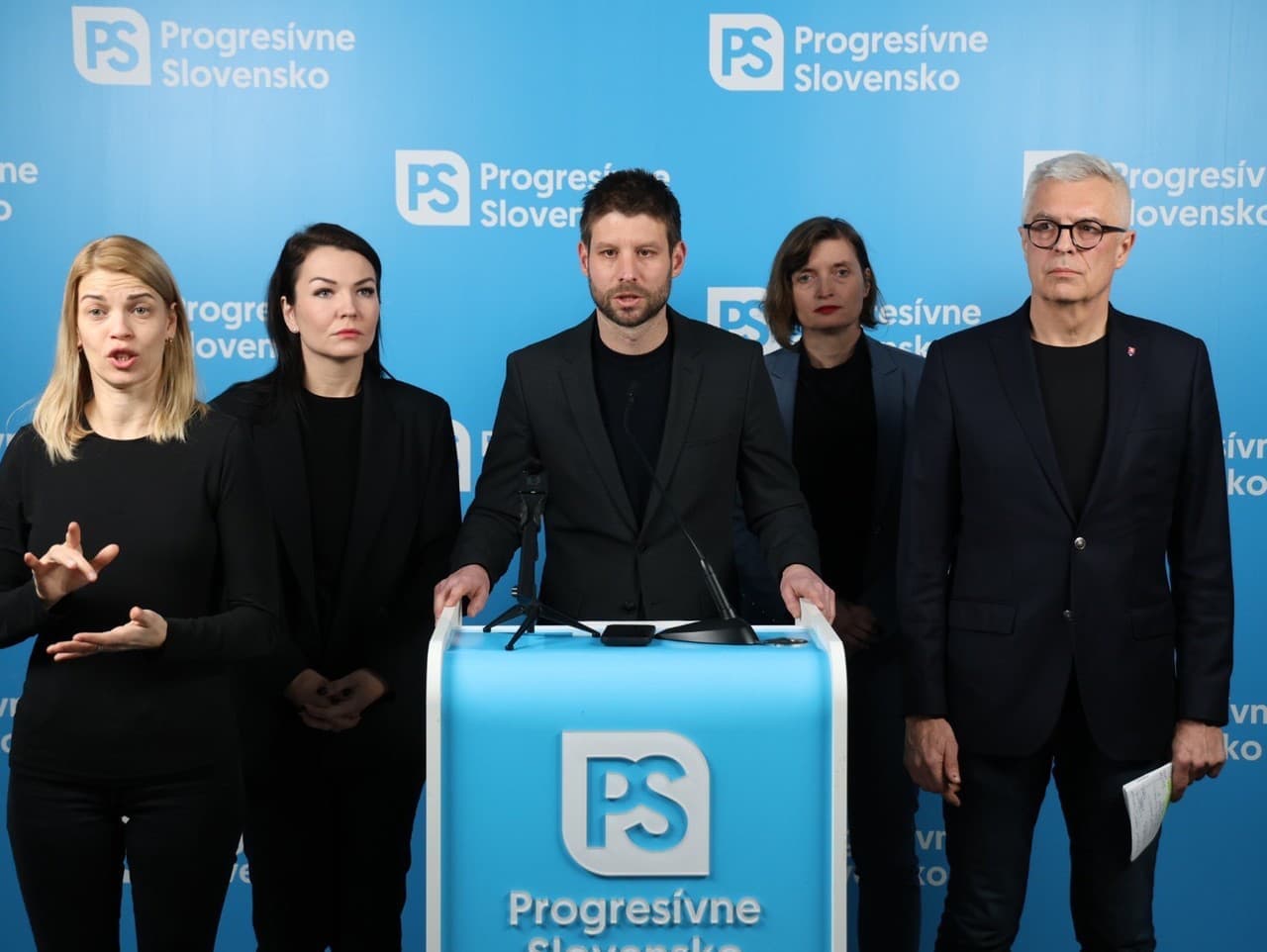 Opozičné PS podáva trestné oznámenie pre prepojenia Epsteina na Slovensko