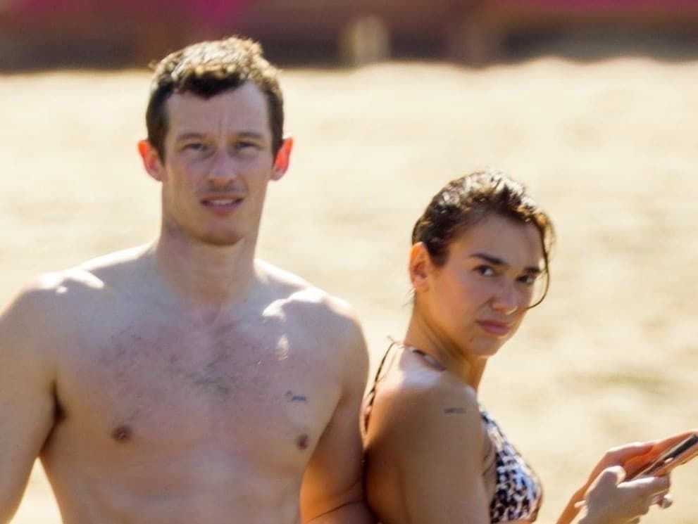 Dua Lipa na dovolenke: V úsporných bikinách a s Callumom Turnerom
