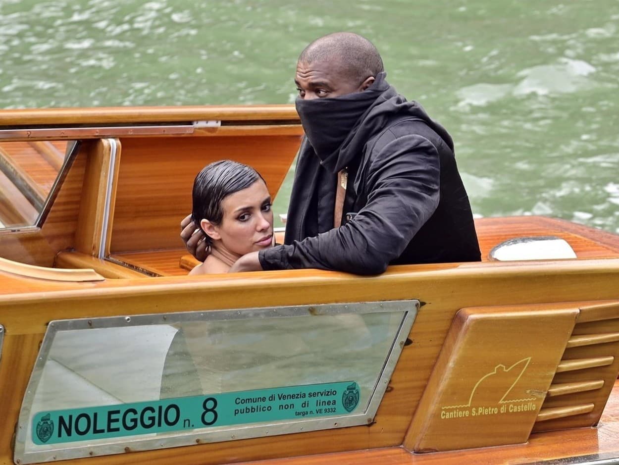 Bianca Censori prelomila mlčanie: Škandál v Benátkach a jej verzia