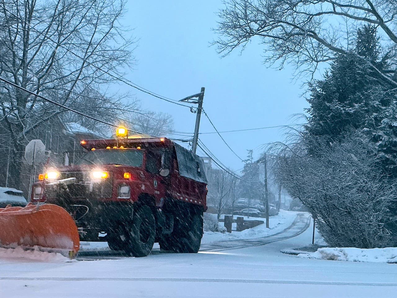 Husté sneženie a silný vietor zasiahli severovýchod USA