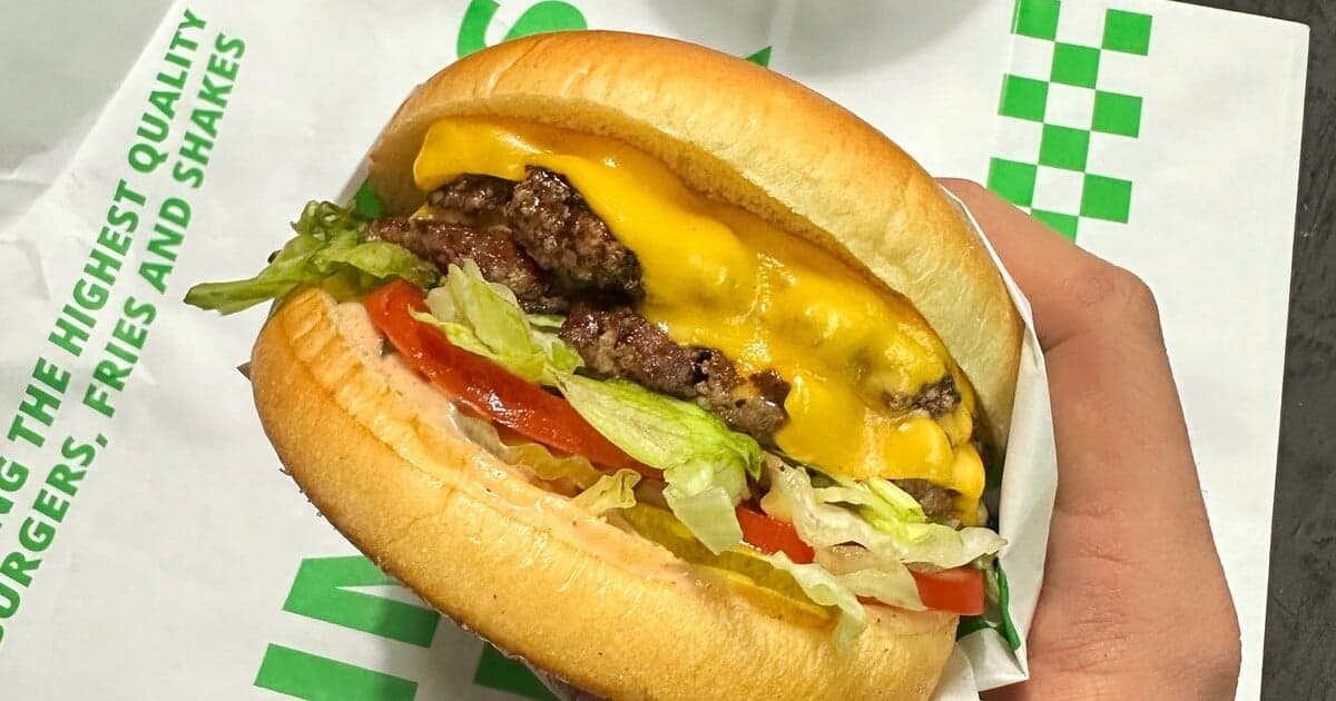 Simon's Burger otvára v Košiciach a rozdáva 1 000 cheeseburgerov