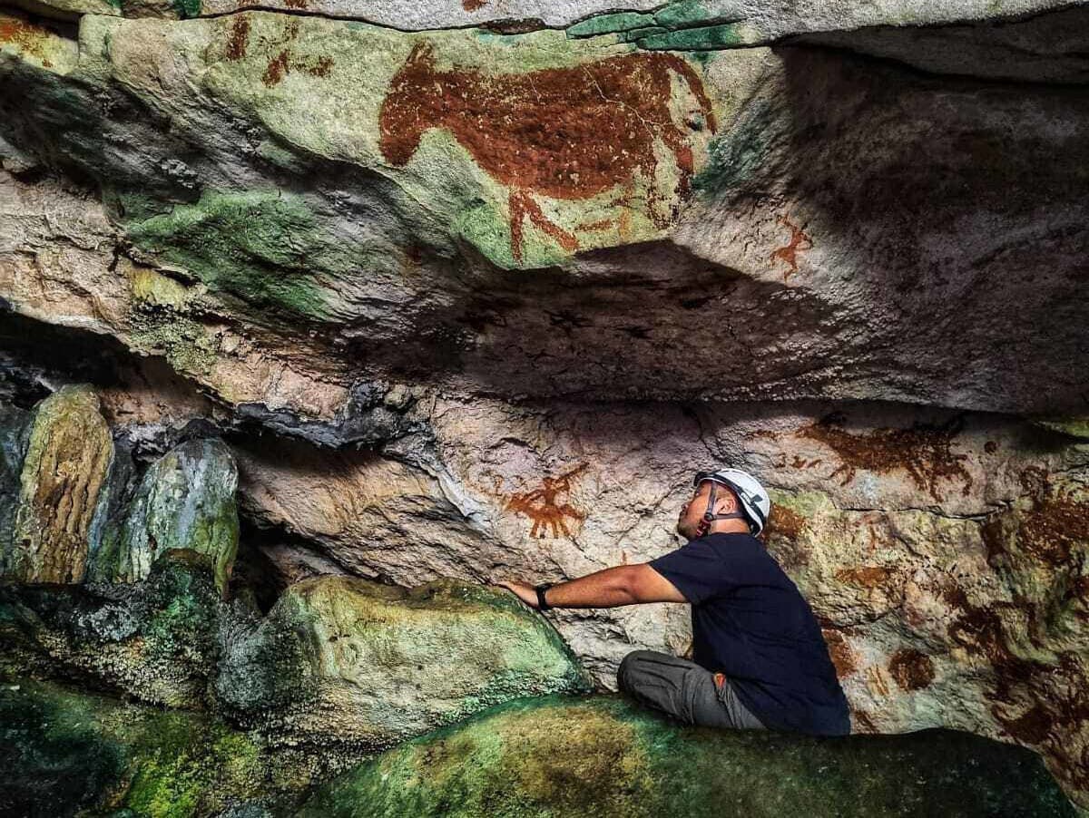 Záhadné odtlačky rúk z praveku: Najstaršie jaskynné umenie v Indonézii