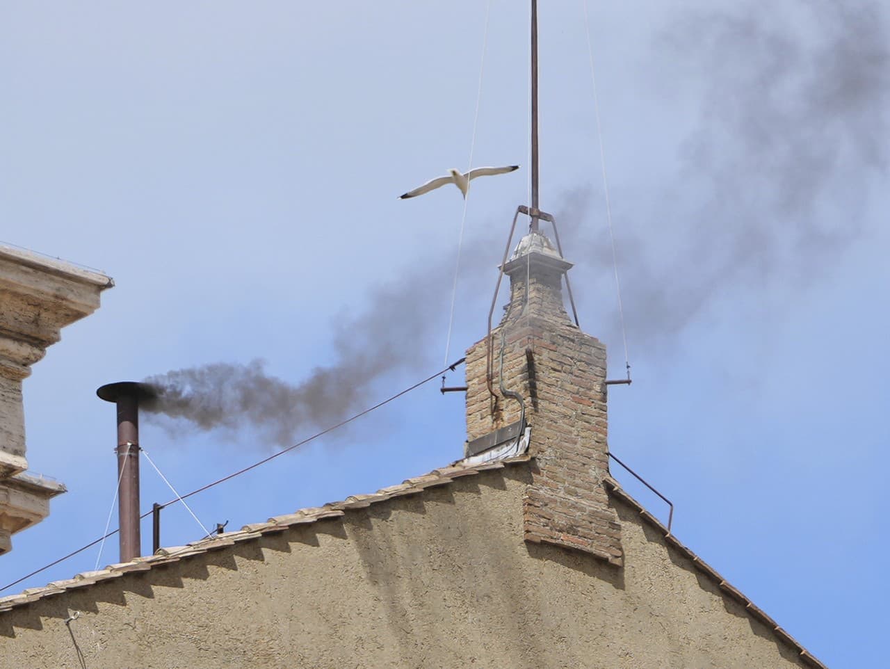 Škandál na konkláve: Mobilný telefón u kardinála vyvolal rozruch