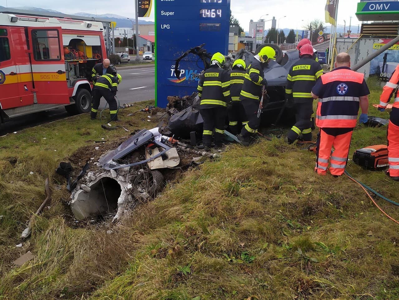 Tragická dopravná nehoda v Prievidzi: Vodič zomrel po hodinách čakania na pomoc