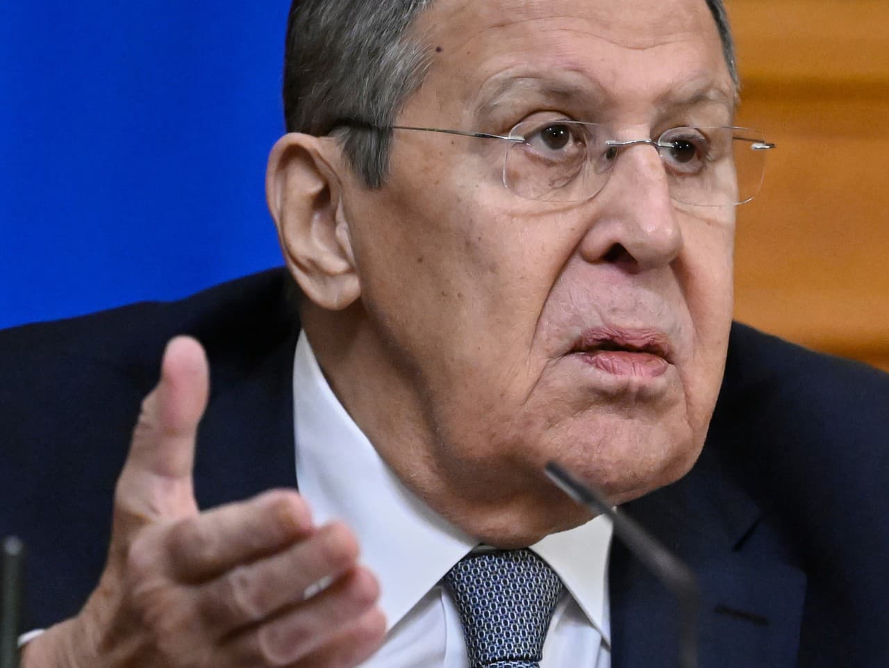 Lavrov varuje: Moskva je pripravená na tvrdú reakciu