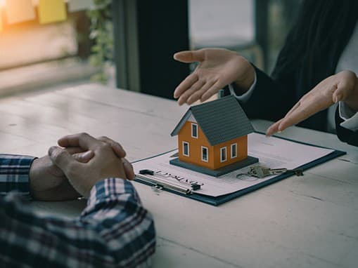 Finančná správa upozorňuje na daňovú povinnosť pri predaji nehnuteľností