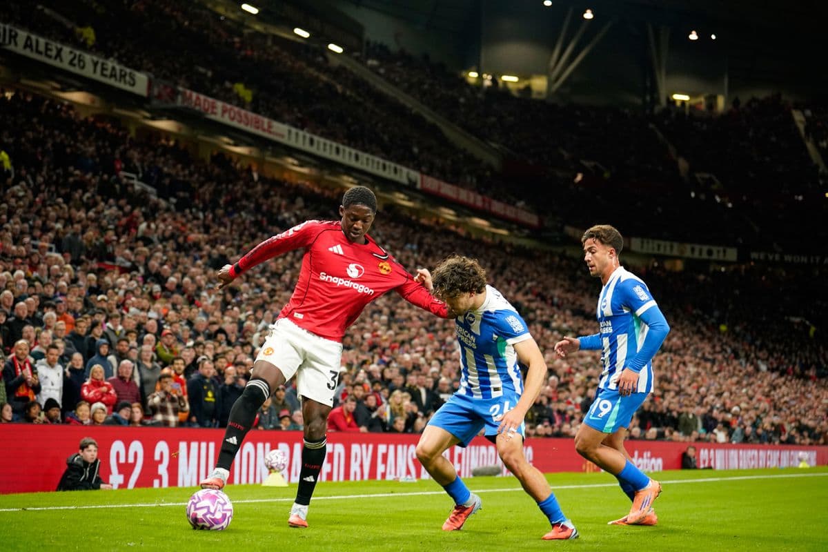 Neapol zvažuje prestup Kobbieho Mainooa z Manchestru United