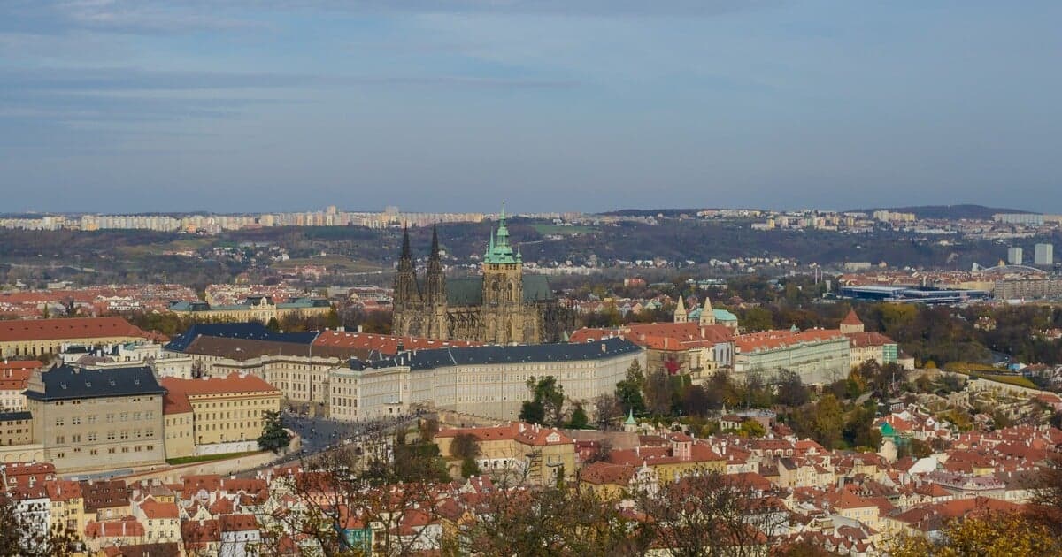 Učiteľ v Prahe nahlásil falošnú streľbu, chcel vyskúšať reakciu polície
