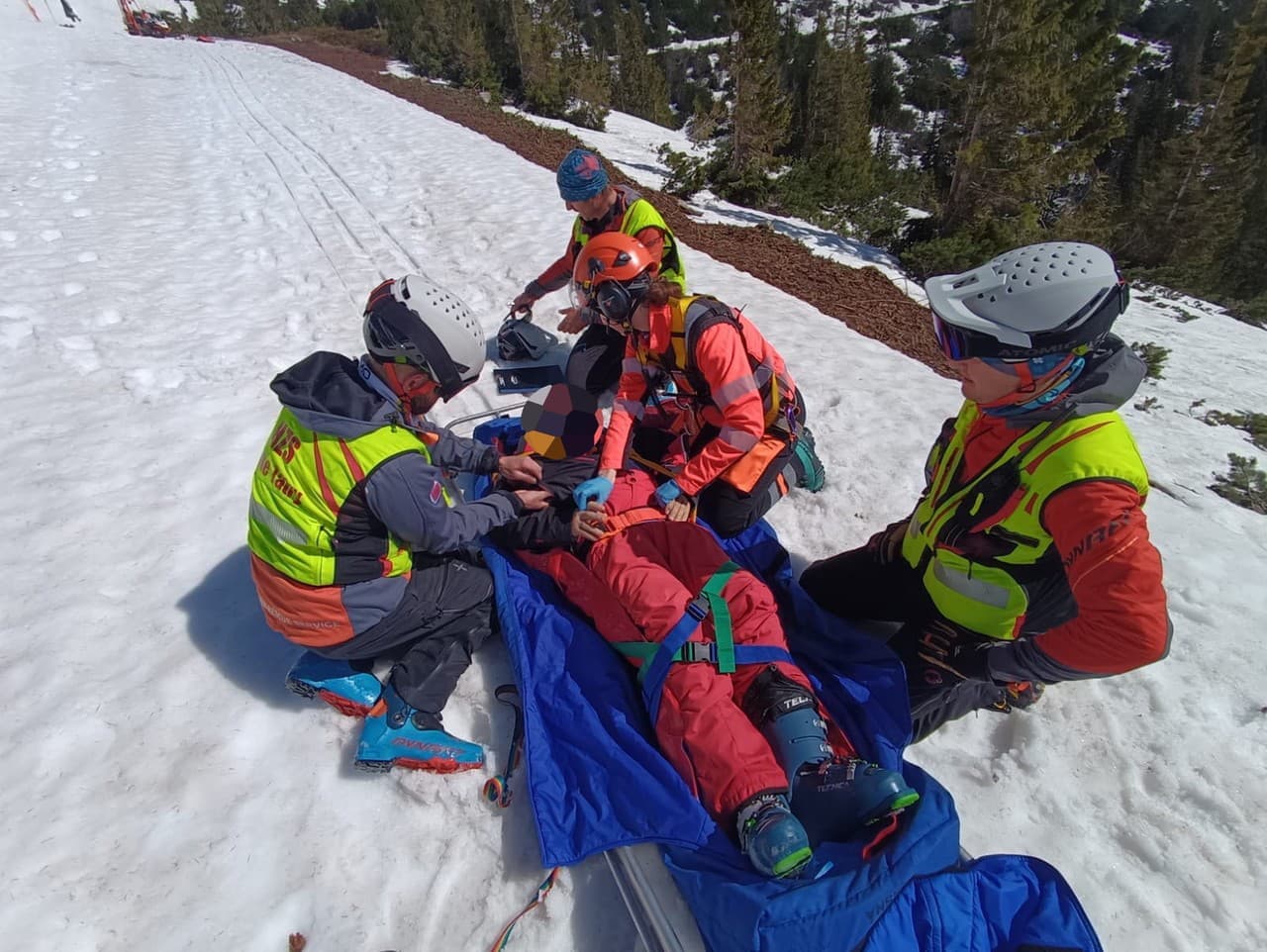 Skialpinistka si pri páde pod Veľkou Račou zranila ruku