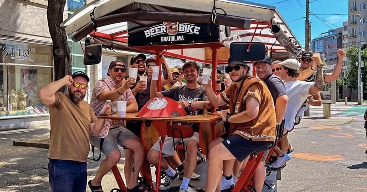 Bratislava zakazuje pivné bicykle od apríla 2026