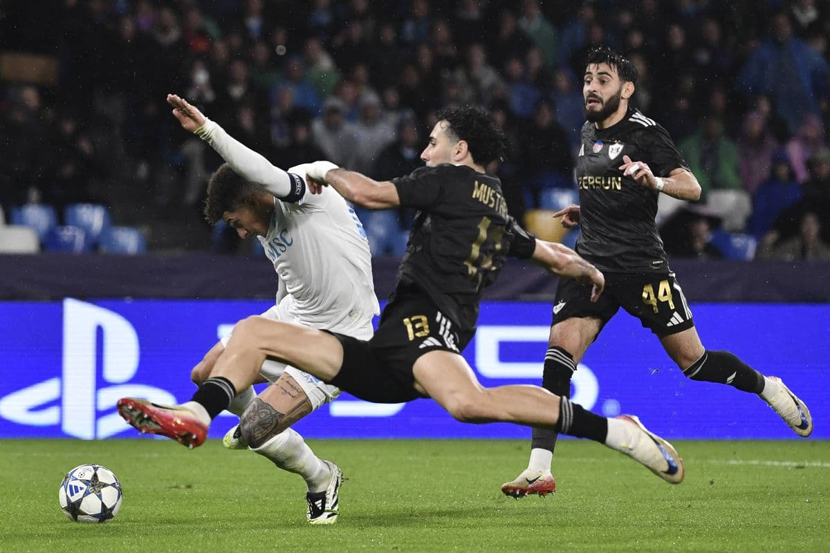 Neapol oslavuje Maradonu víťazstvom nad Karabachom