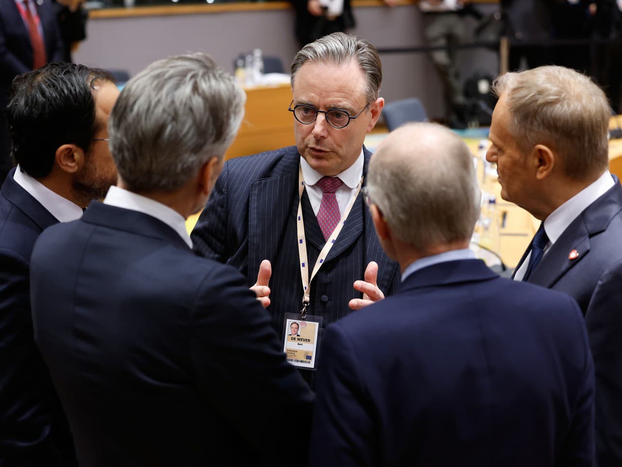 Belgický premiér varuje pred rizikami financovania Ukrajiny