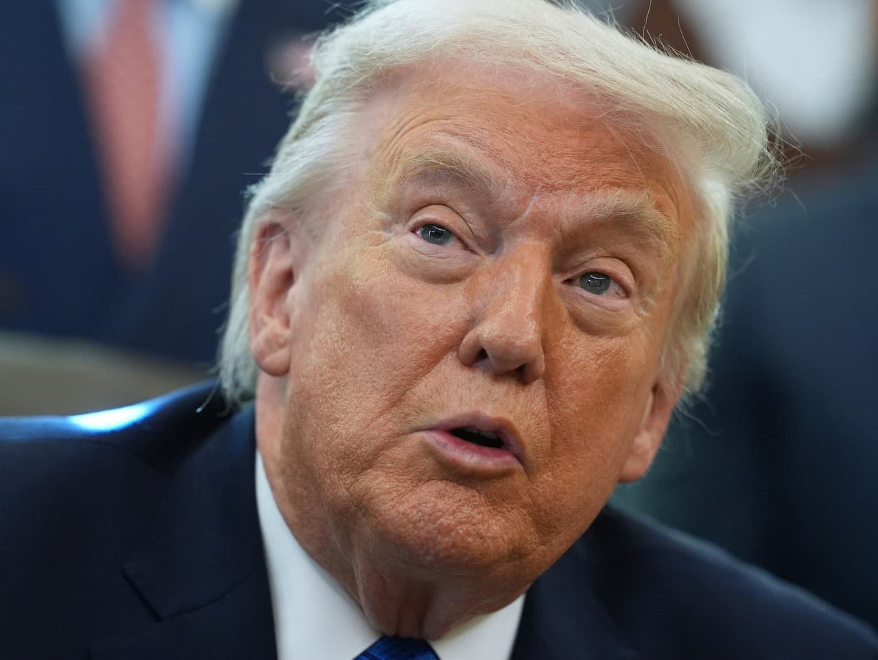 Trump verí v dohodu s Iránom, no ukazuje silu na Blízkom východe