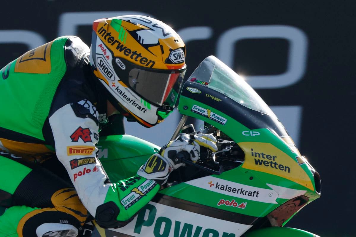 Stav jazdca Moto3 Dettwilera sa zlepšil po nehode v Sepangu