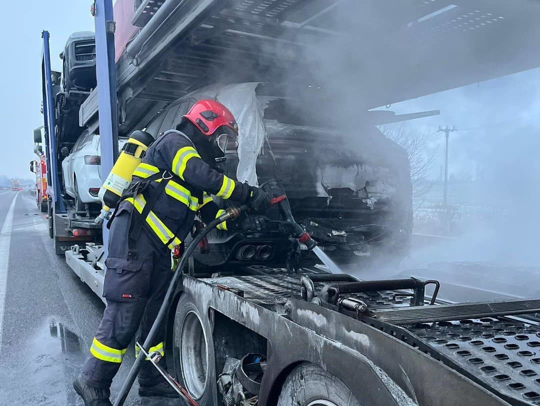 Požiar kamióna v obci Brodské: Škoda dosahuje 150.000 eur