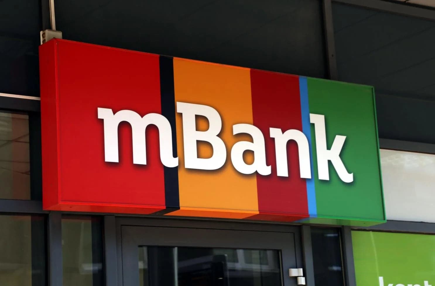 mBank plánuje odstávku okamžitých platieb na 8. marca 2026