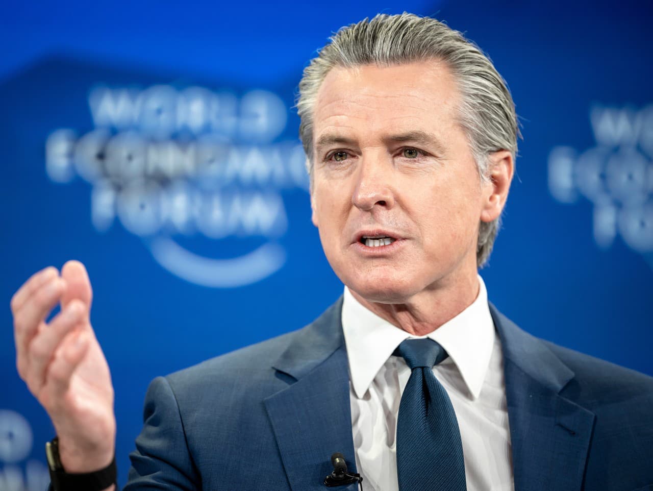 Newsom kritizuje Trumpa a vyzýva Európu k aktivite v Davose